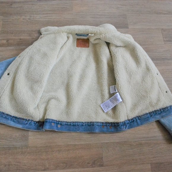 Levi's Women's Original Sherpa Trucker Light Wash Denim Jacket Size Small - Picture 5 of 7